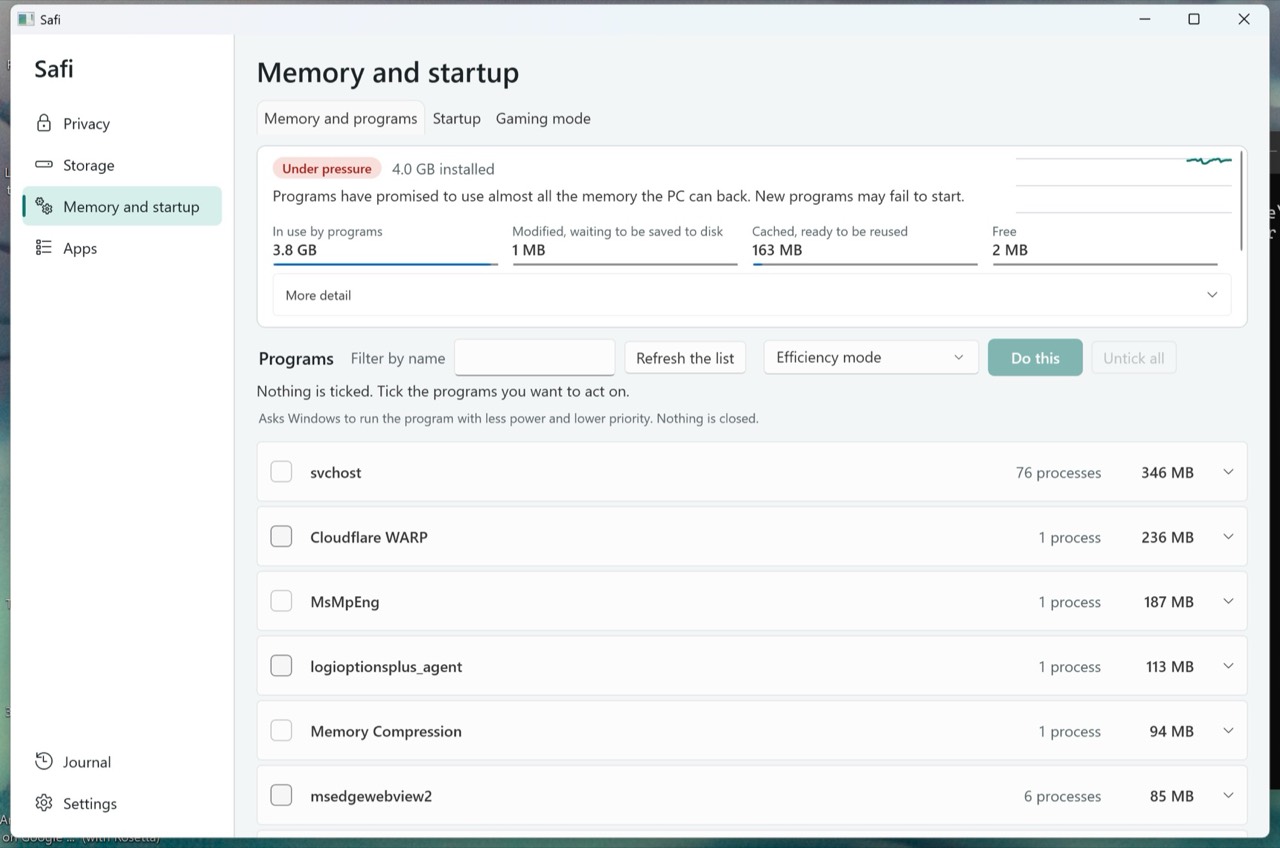 Safi Memory and startup page. A summary shows the memory state with memory in use, cached and free, above a list of programs grouped by name with the memory each one uses.